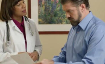 Doctor discussing medical options with her patient